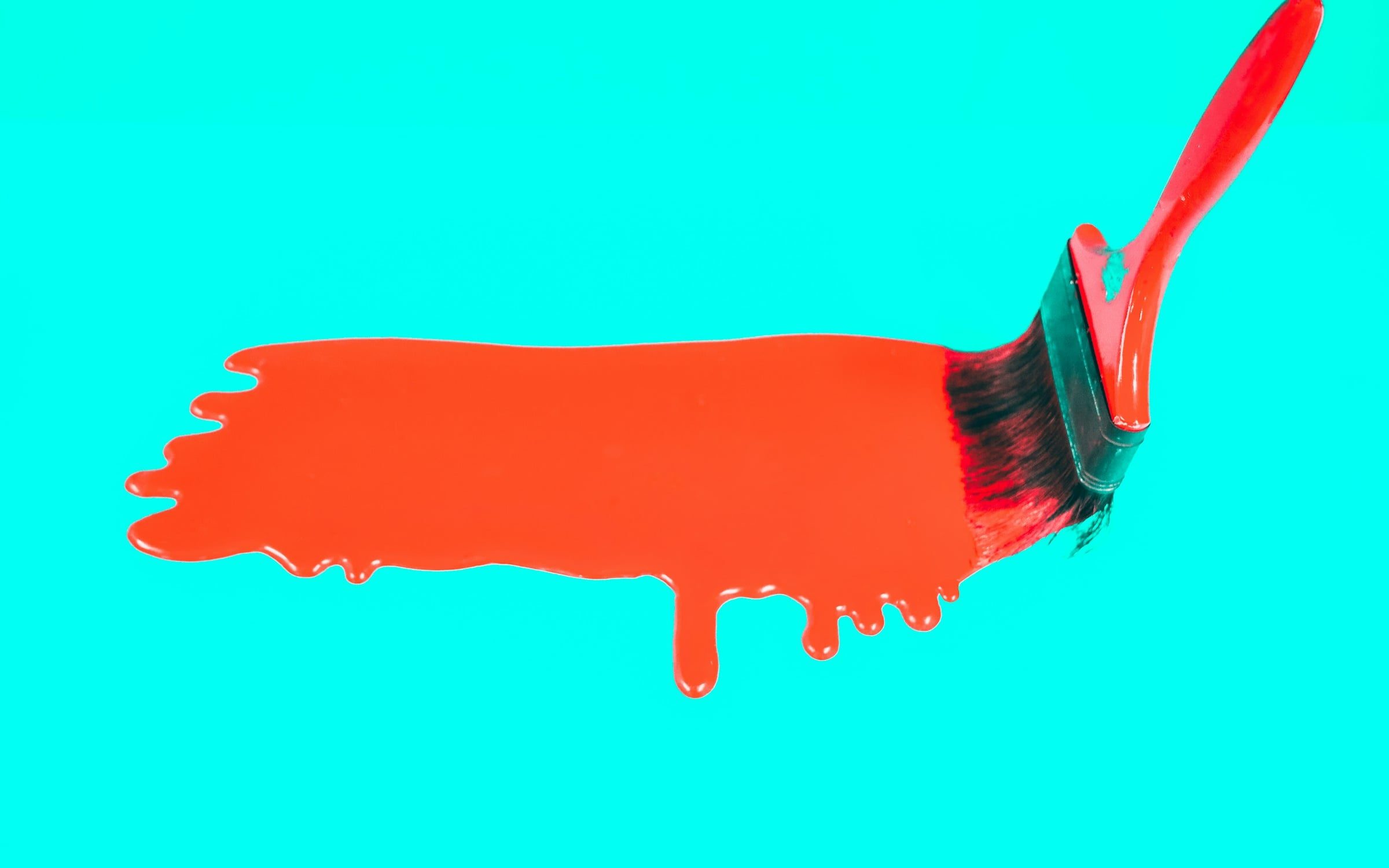 Coup de pinceau rouge sur fond cyan, rendu 3D