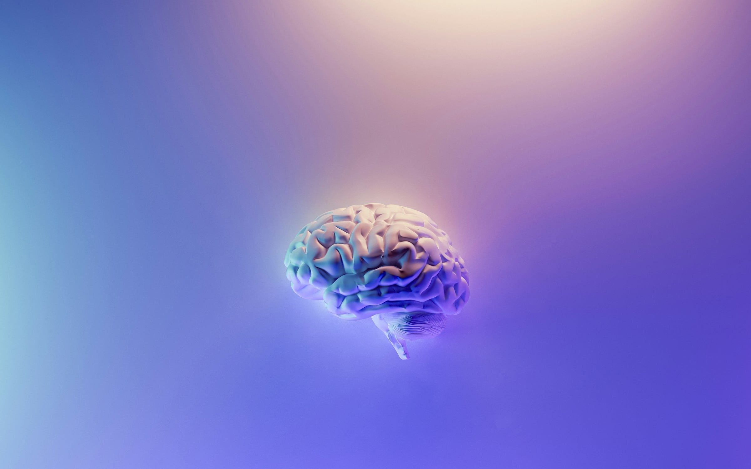 Cerveau lumineux sur fond violet, rendu 3D
